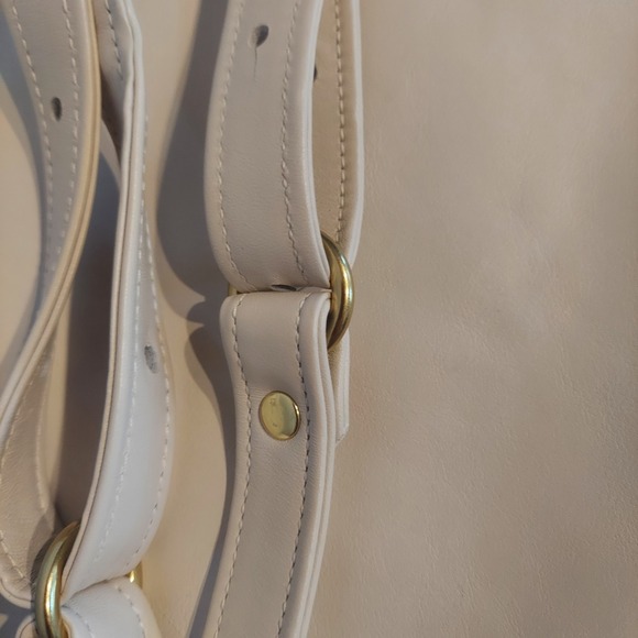 Holly and Tanager Womens Creme 100%‎ Genuine Leather Companion Max Crossbody Bag - Picture 6 of 16